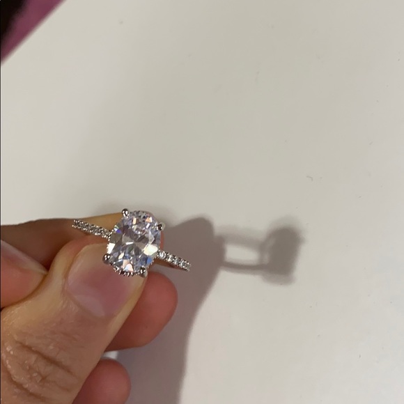 Gorgeous 925 Silver Oval Cut White Sapphire Ring - Picture 6 of 6